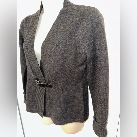 Fenn Wright Manson Gray Wool Cardigan with V-Neck and Textured Knit - Picture 2 of 5